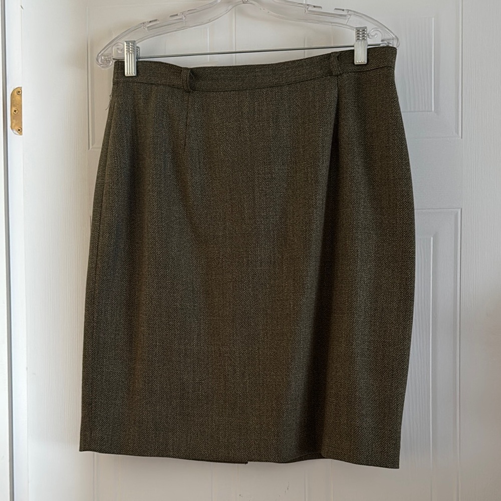 Knee-Length Green Pleated Pencil Skirt for Work